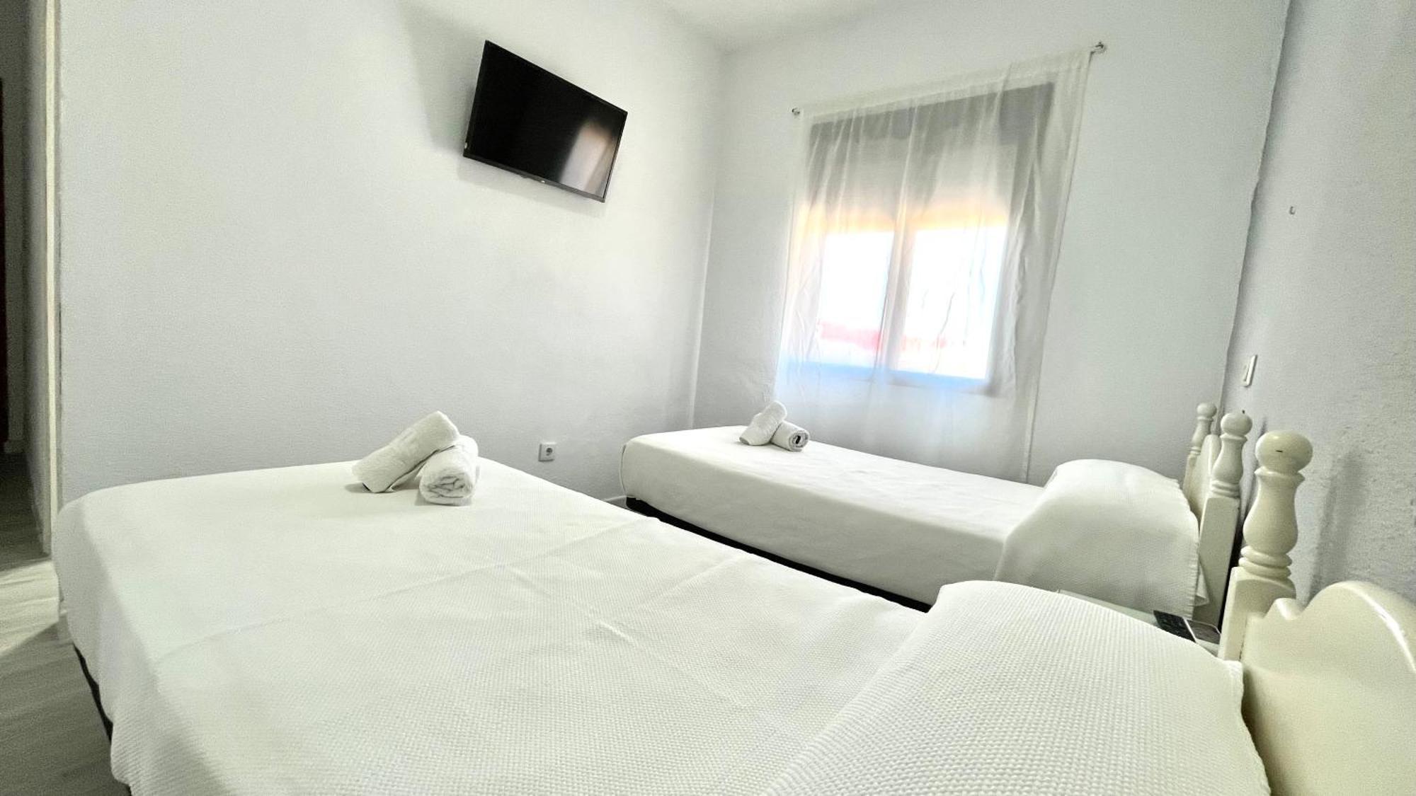 Hostal Carlos III Aldea Quintana Buitenkant foto