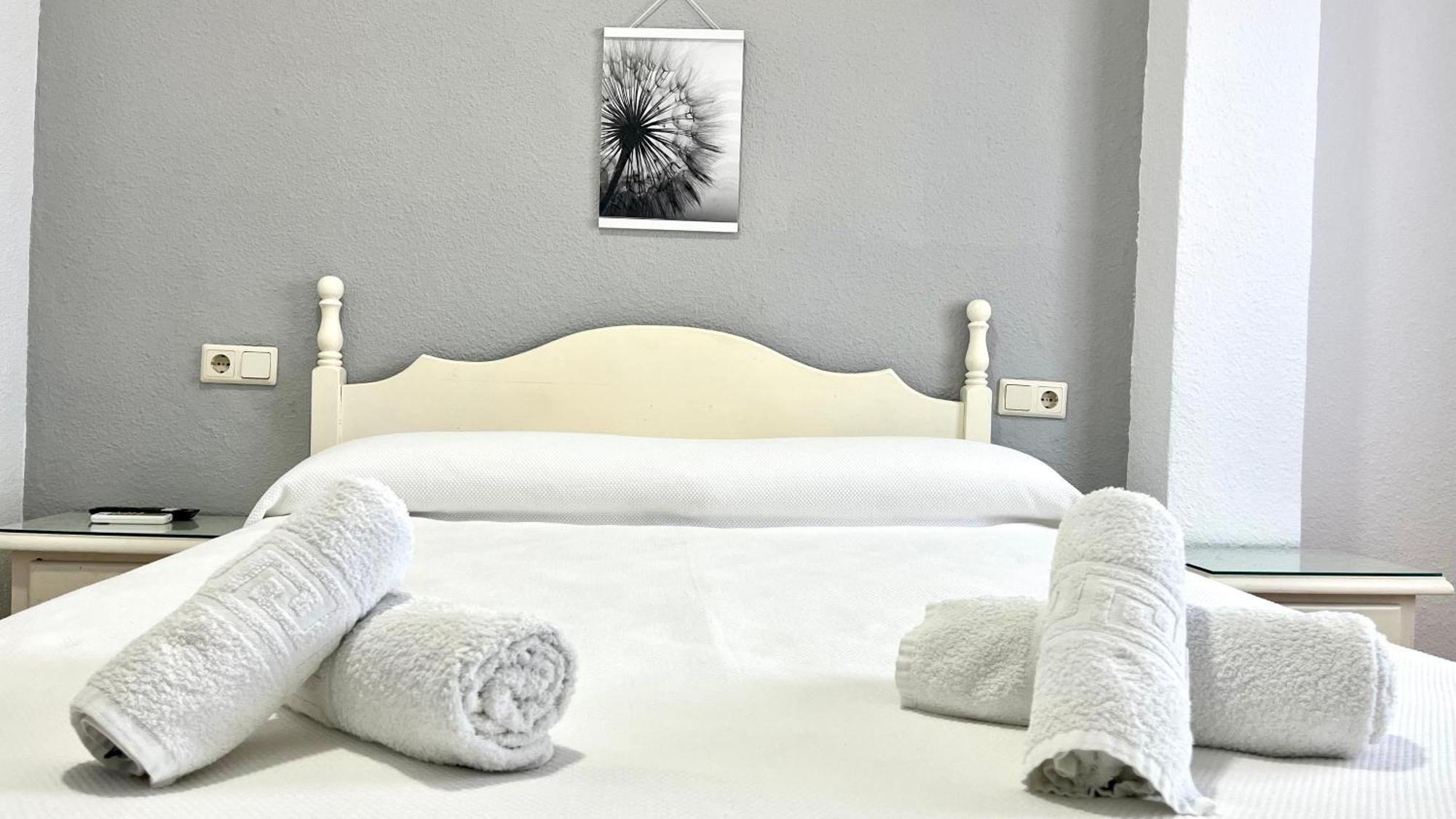 Hostal Carlos III Aldea Quintana Buitenkant foto